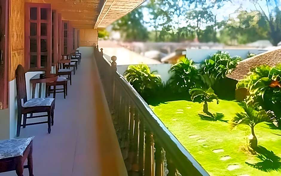Coucou Bar Hotel and Restaurant