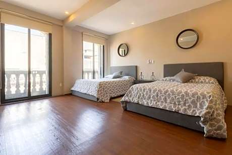 406 Location 2Bdrm 2baths AC Rooftop