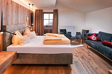 Deluxe Family Suite with Big Balcony