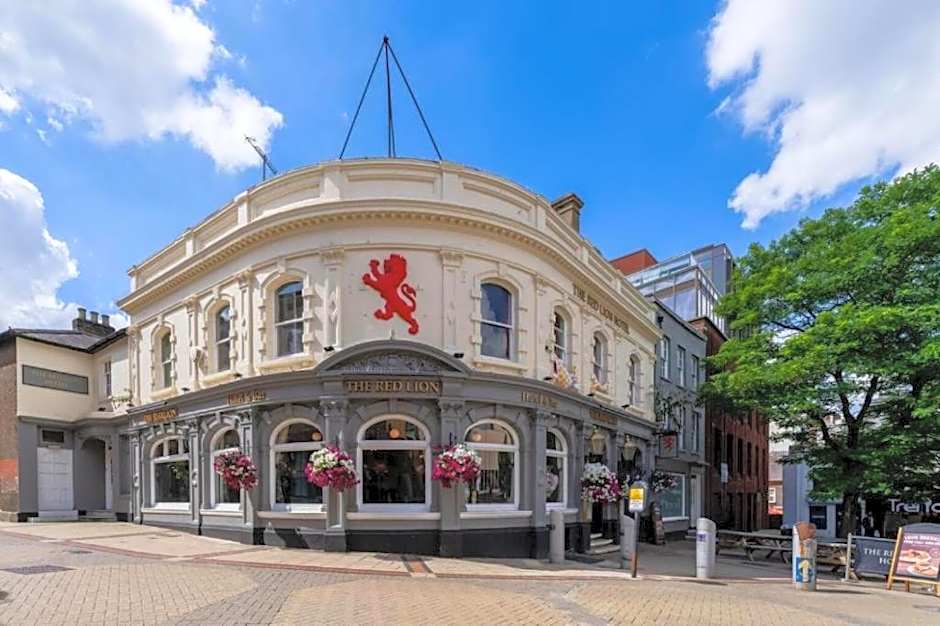 OYO The Red Lion Hotel