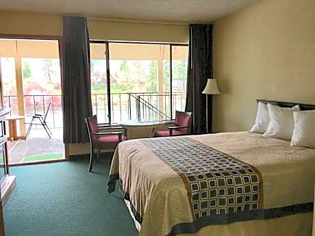 Deluxe Queen Room