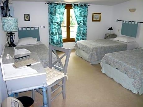 Triple Room with 3 Single Beds