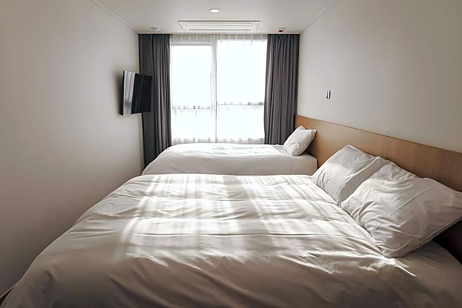 Kenny Stay Jeju Mosulpo