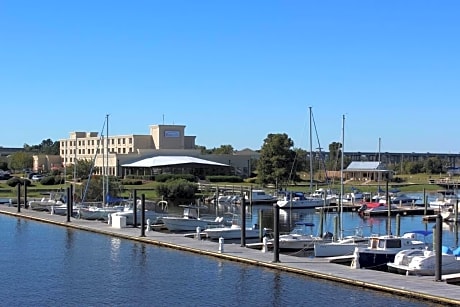 BridgePointe Hotel & Marina