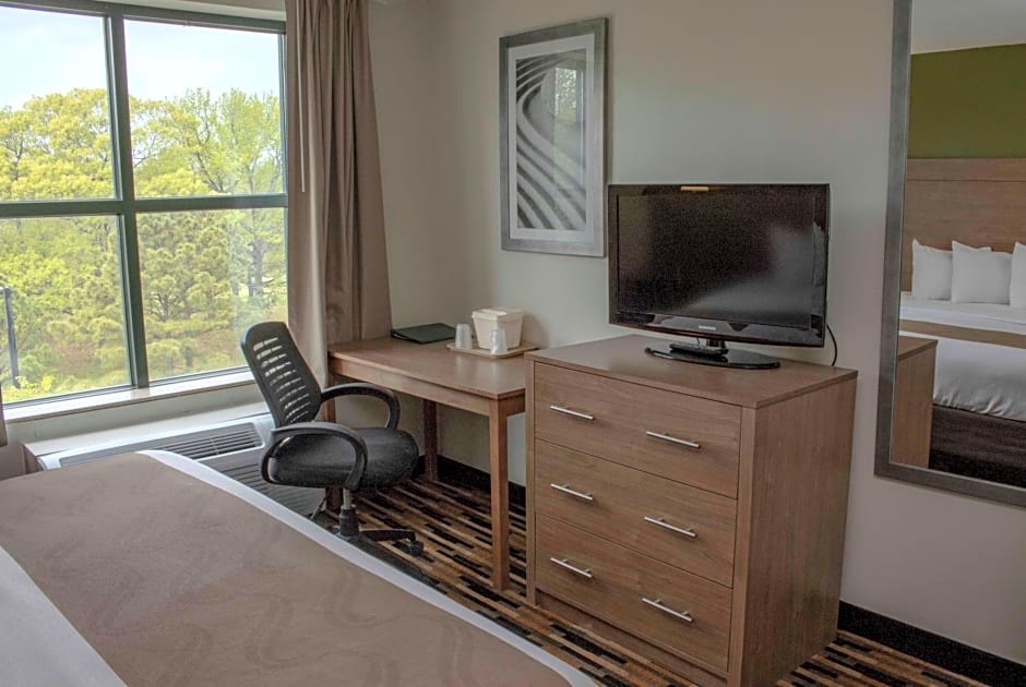 Quality Suites Lake Wright Norfolk Airport