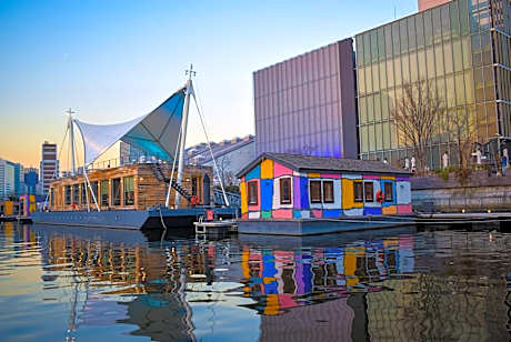 PETALS TOKYO - Floating Hotel