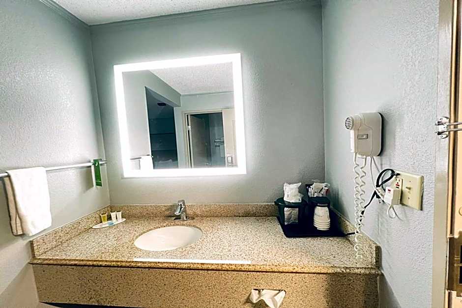 AmericInn by Wyndham Glendale/Milwaukee