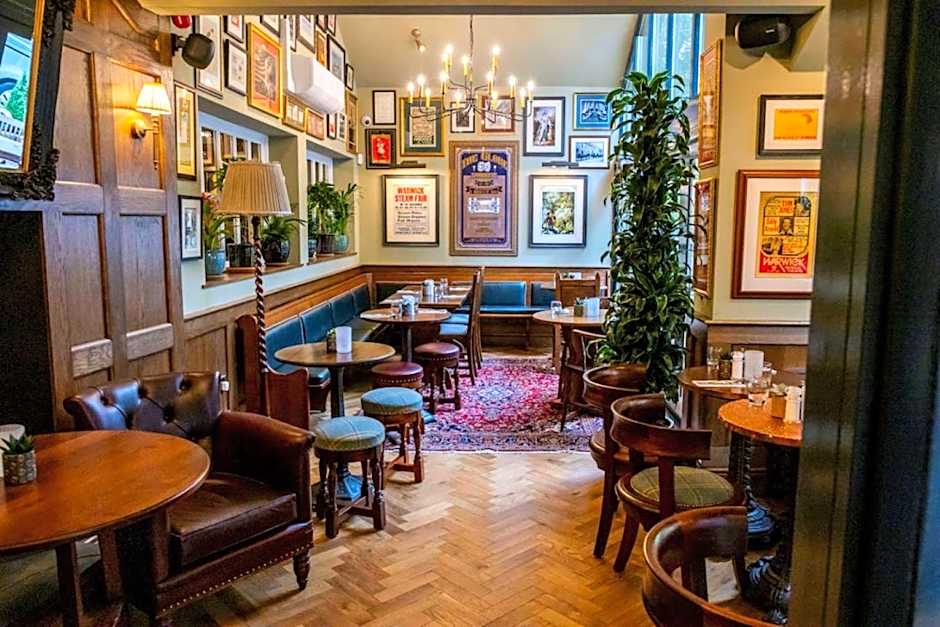 The Globe, Warwick, Warwickshire - Brunning & Price