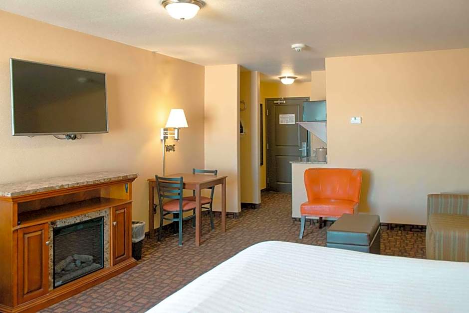 Grand Forks Lodge and Suites