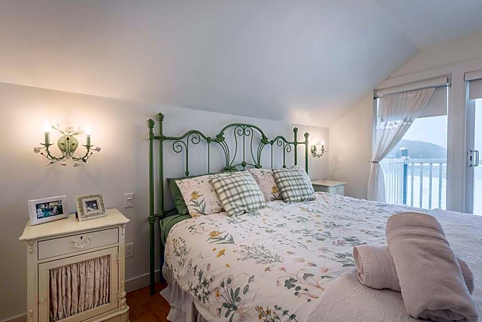 Breathtaking Lake View With Spa Chalet 360