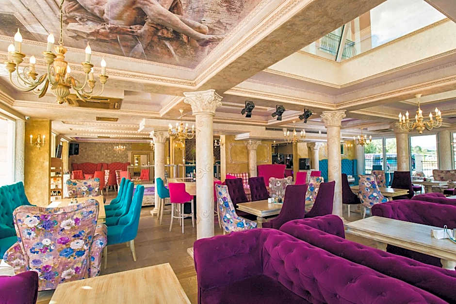 Avenue Deluxe Hotel