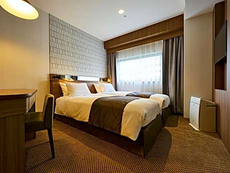 Renovated Corner Twin Room - Non-Smoking