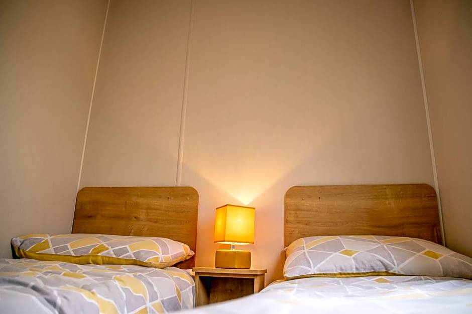 64 lancaster The lazy willow 3 bedroom hot tub caravan tattershall lakes