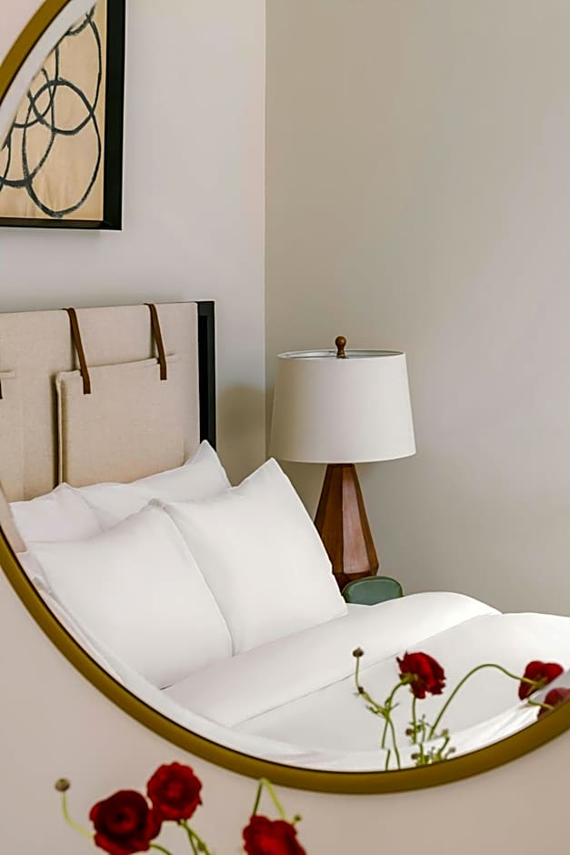 Sonder by Marriott Bonvoy Jewelers Row Apartments Millenium Park