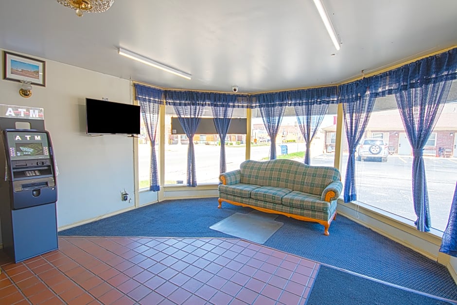 Centralia Motel near Downtown by OYO