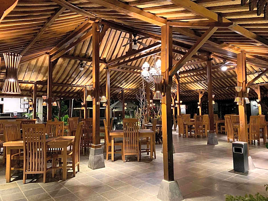 The Nalaya Hotel & Resto