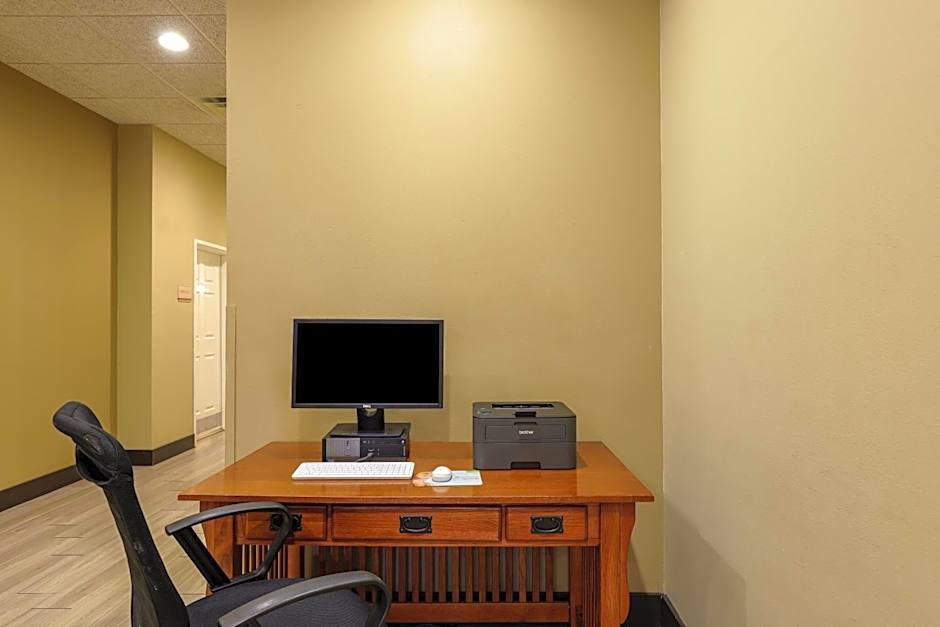 MainStay Suites Fitchburg - Madison
