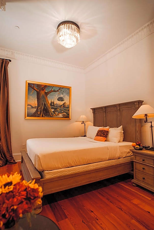 Royal Frenchmen Hotel and Bar