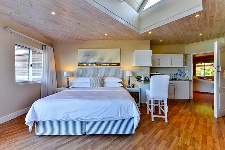 Singing Kettle Beach Lodge