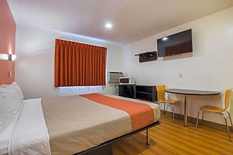 Motel 6-Marshalltown, IA