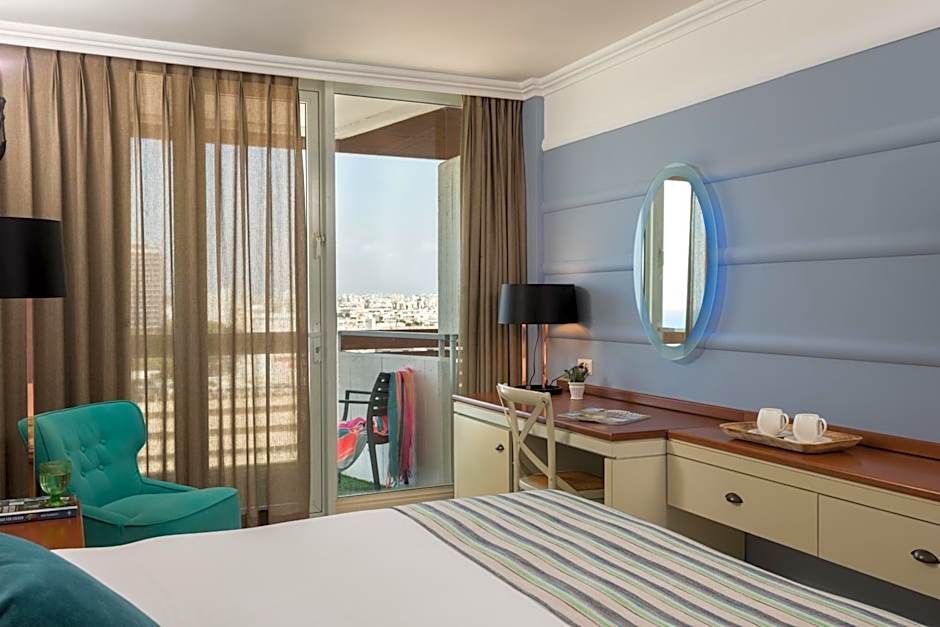 Photo 1 of 3 of Club, Sea View
