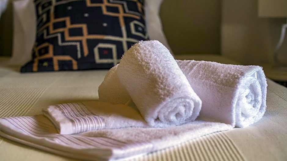 Pine House - Faro Airport, Beach and City Center