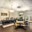 Clarion Inn & Suites Central Clearwater Beach
