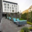 Leo Suites