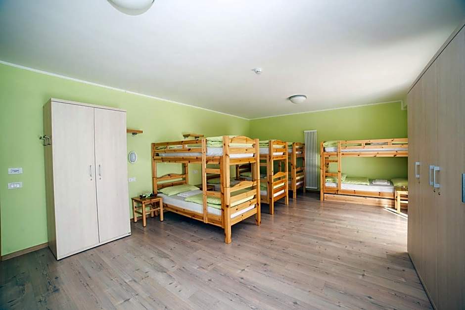 Hostel L'Ost - Ostello di Grumes