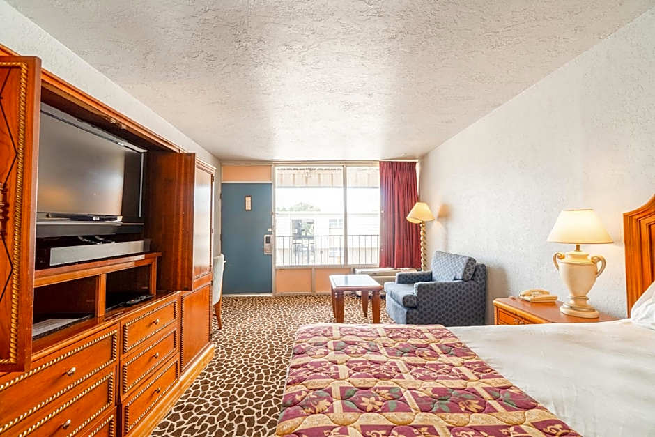 Castle Inn & Suites by OYO Lawton