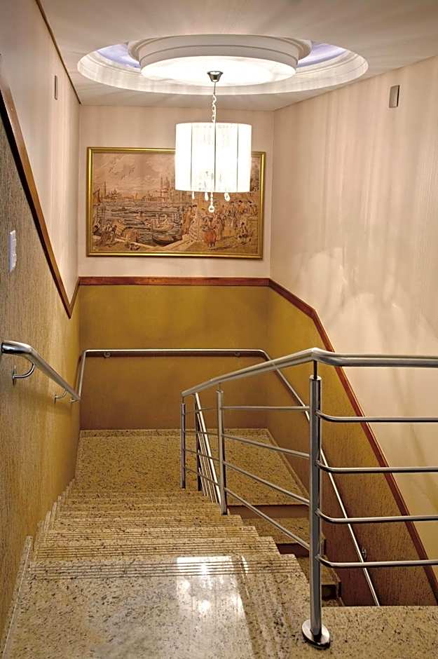 Lira Hotel