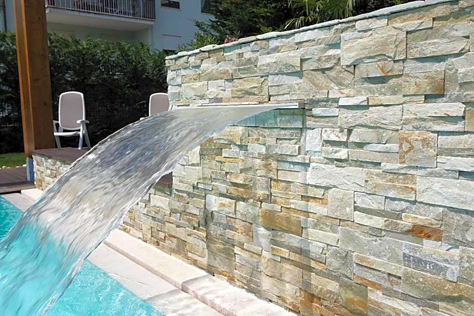 Residence Rivachiara (check-in at Hotel Riviera in Viale Rovereto, 95)