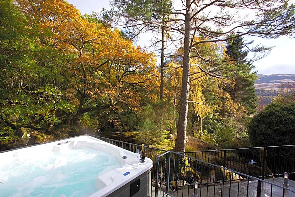 LOCH TAY HIGHLAND LODGES and GLAMPING PARK