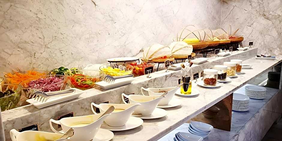 Balcony Seaside Sriracha Hotel & Serviced Apartments