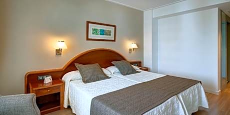 DOUBLE SIDE SEA VIEW OR POOL VIEW 3 ADULTS