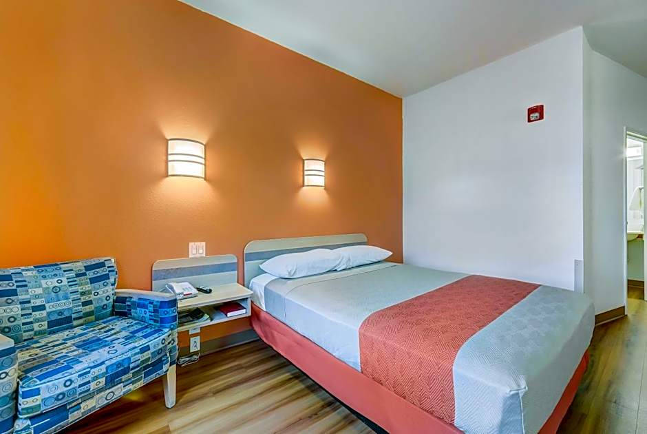 Motel 6-Roseburg, OR