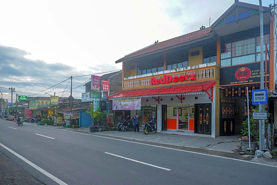 RedDoorz Syariah near Exit Toll Ngemplak Solo