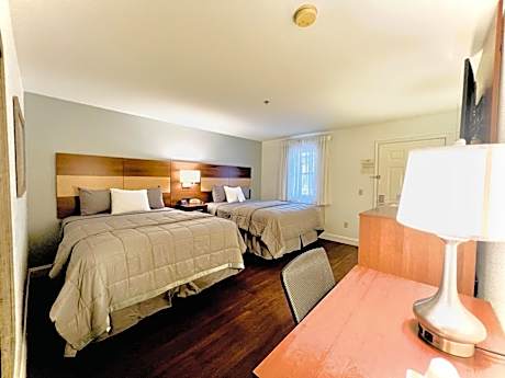 NonSmoking 2Doubles 1st FL Village PET FRIENDLY