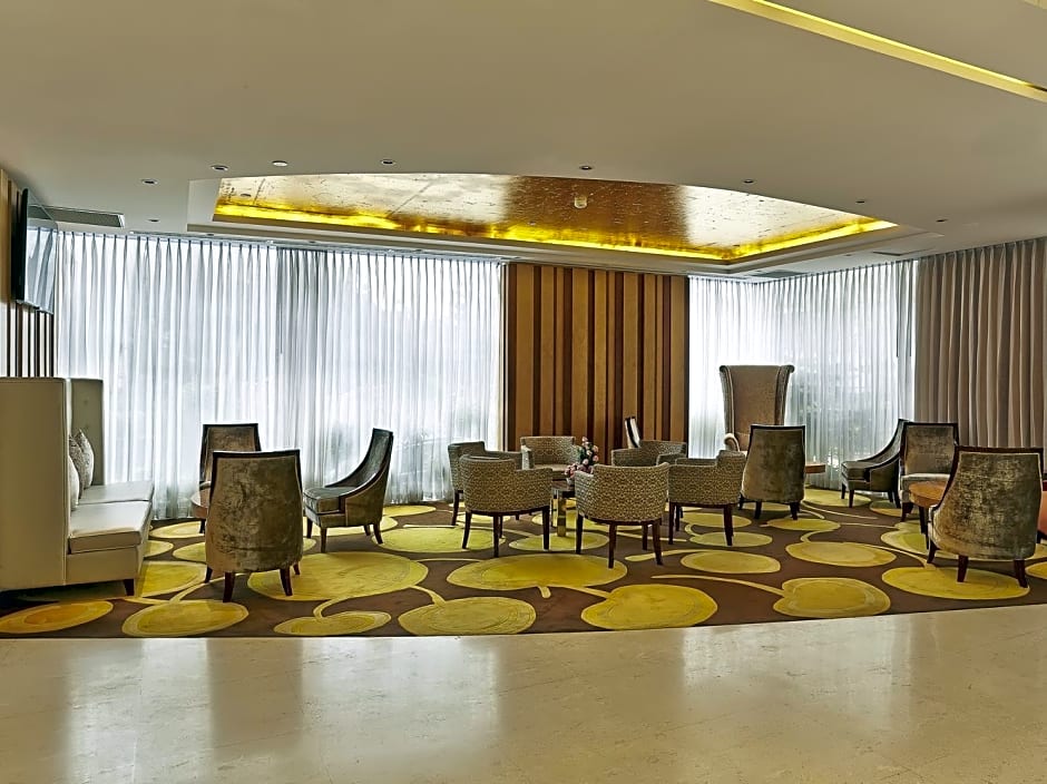 Six Seasons Hotel