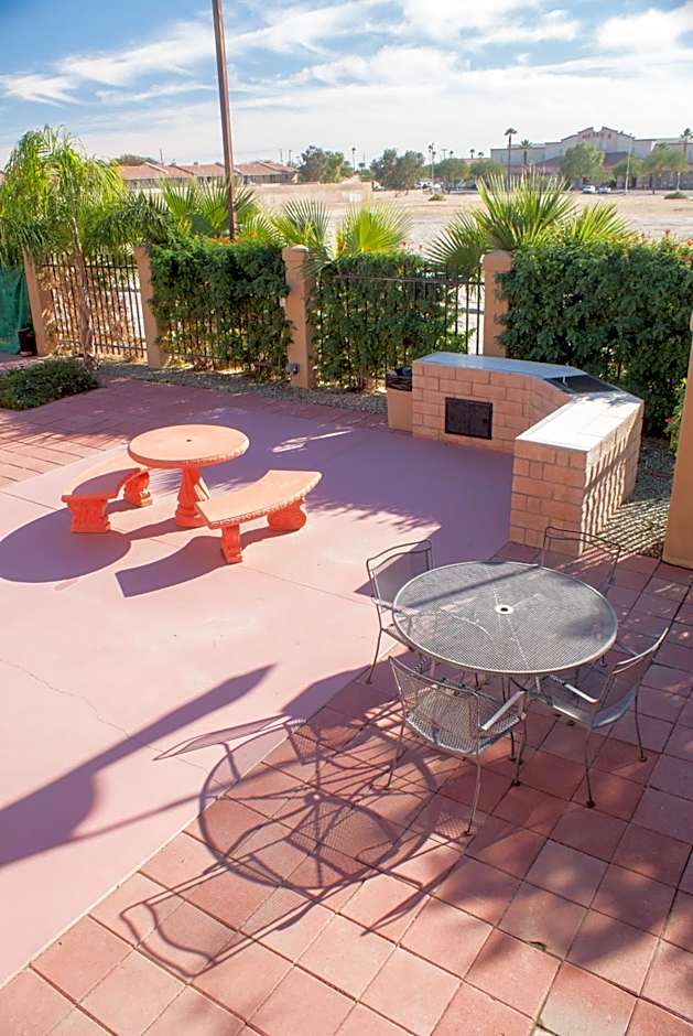 Super 8 By Wyndham Indio
