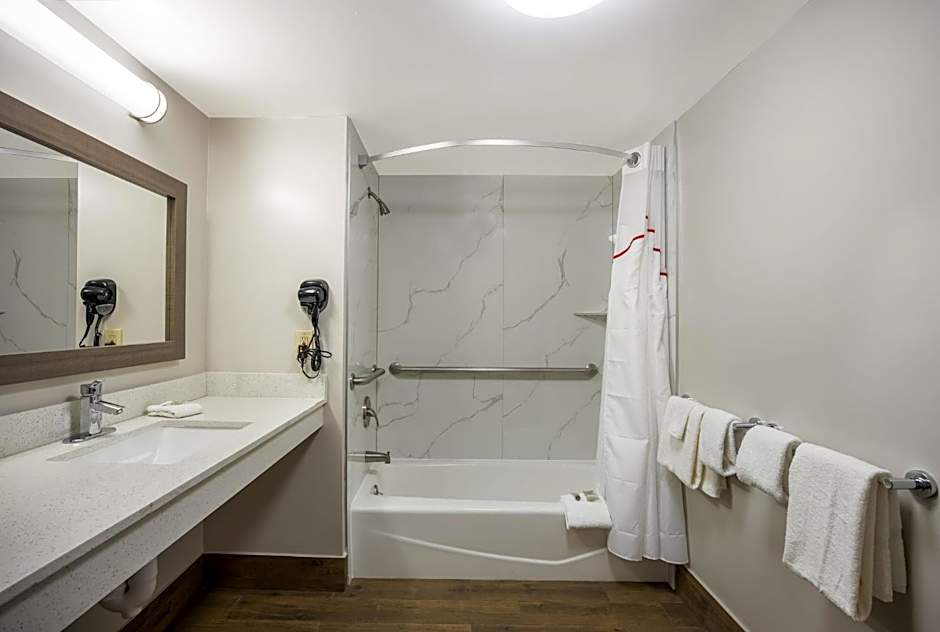 Red Roof Inn & Suites Thomasville