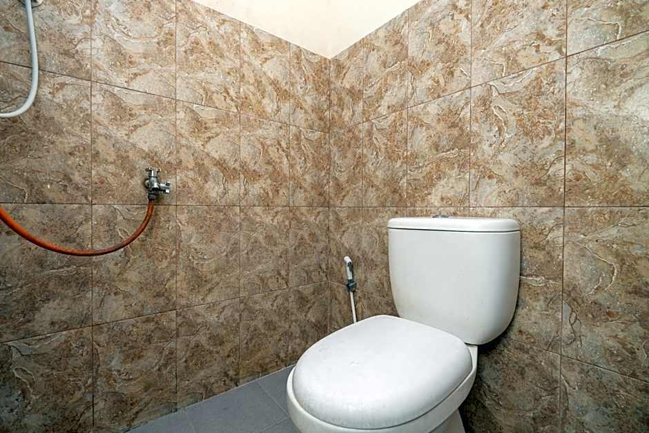 RedDoorz Syariah At Danau Maninjau Sawojajar