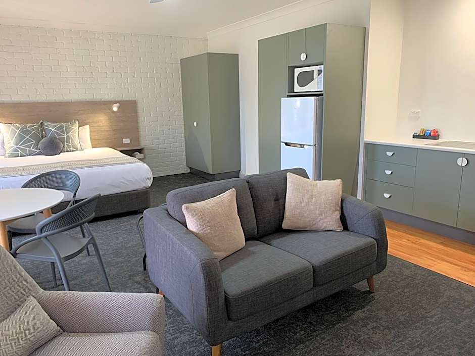 Hamilton Henry Parkes Motor Inn