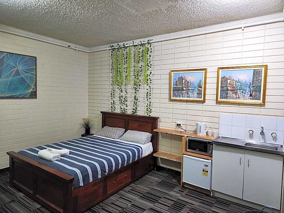 West End Motel & Backpackers