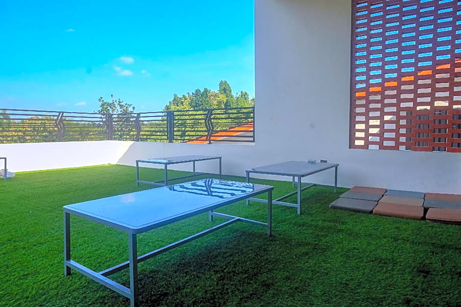 Urbanview Hotel Nardis Living near UMY