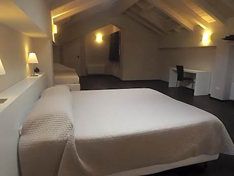 One-Bedroom Suite with Sofa Bed