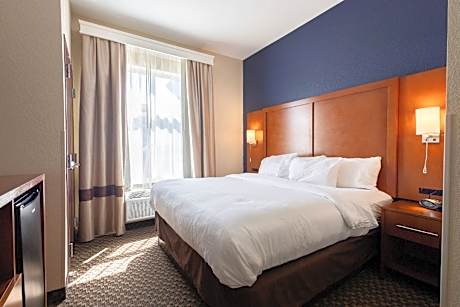 1 King Bed, Suite, Nonsmoking, Upgrade