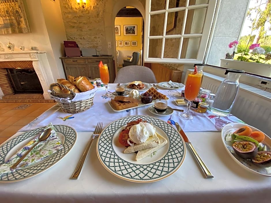 Sans Souci Bed and Breakfast Luxe Heated Pool and Restaurant