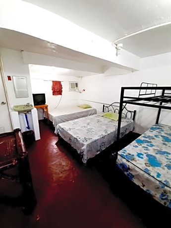 6-Bed Mixed Dormitory Room