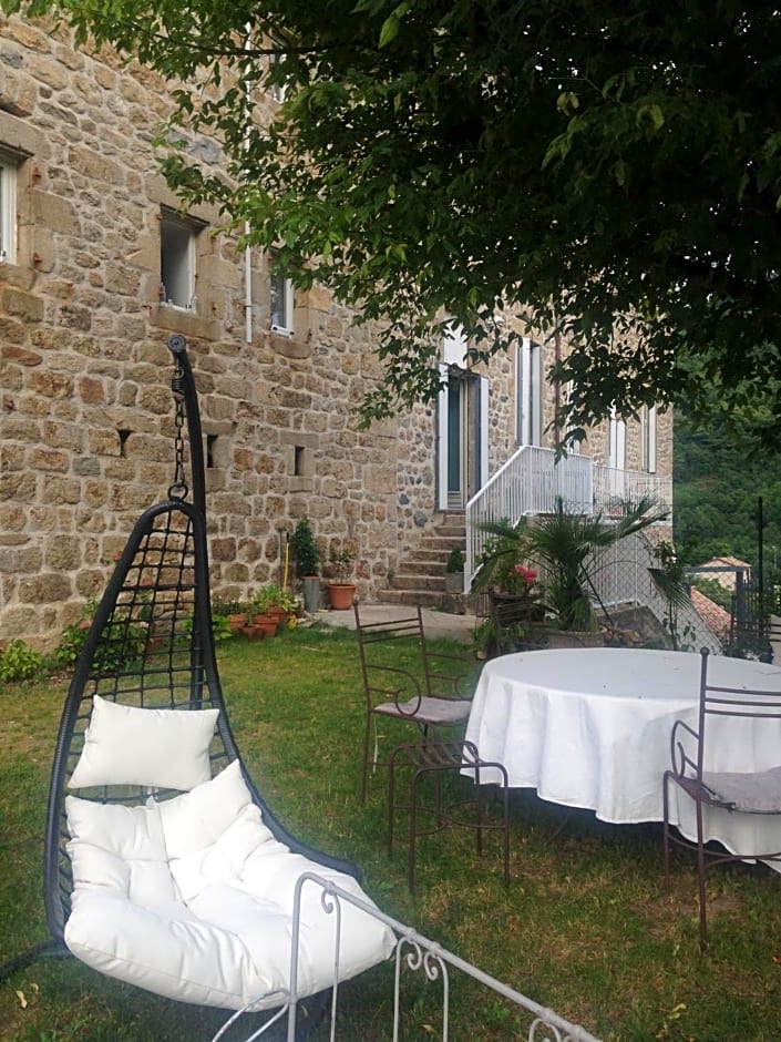 MARIAC , Chambres d'hôtes "AU TILLEUL" 6km du Cheylard
